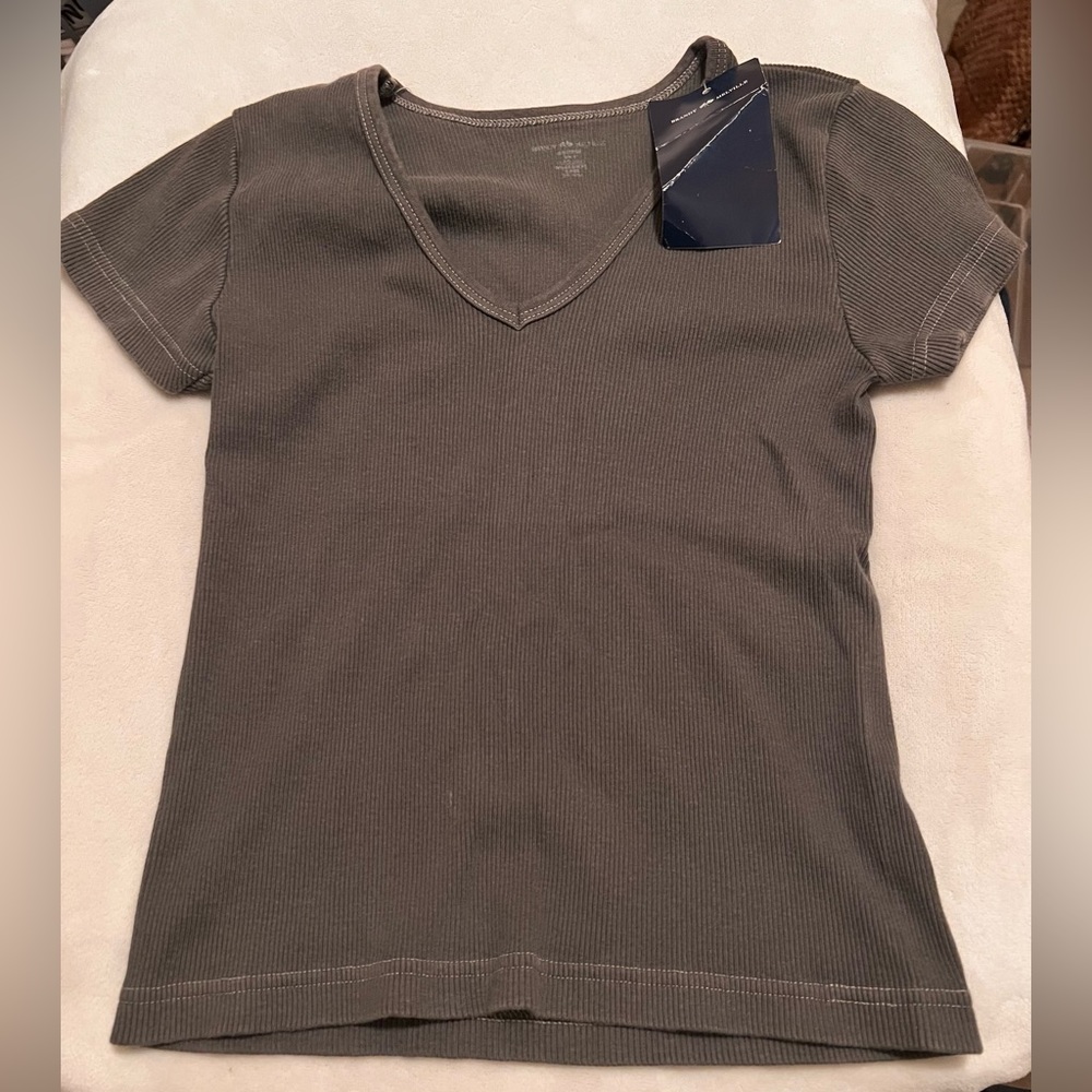 Brandy Melville  ‘Ribbed V-Neck Tee’